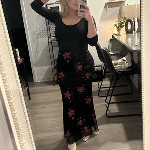 Rose floral maxi skirt size L